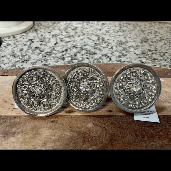 Stunning Round Drawer Pulls Silver w/gems 3 in set - Picture 3 of 4